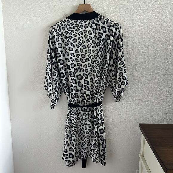 Victoria's Secret Kimono Robe Leopard Animal Print Neutral Black Trim M/L - Picture 2 of 9